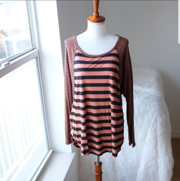 **LAST ONE** Long sleeve scoop neck tunic - Picture 3 of 7